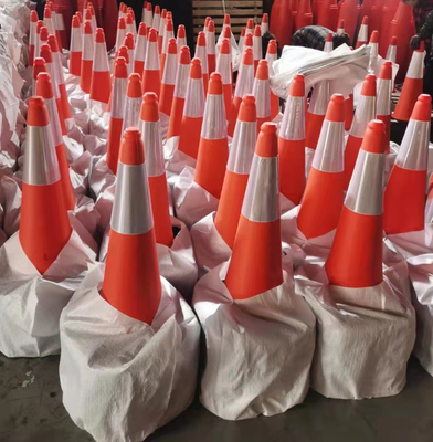 Warning Cone High Reflection 75cm And 3.2Kgs With Black Rubber Base Safety Cones PE Roadway Safety Traffic Cone